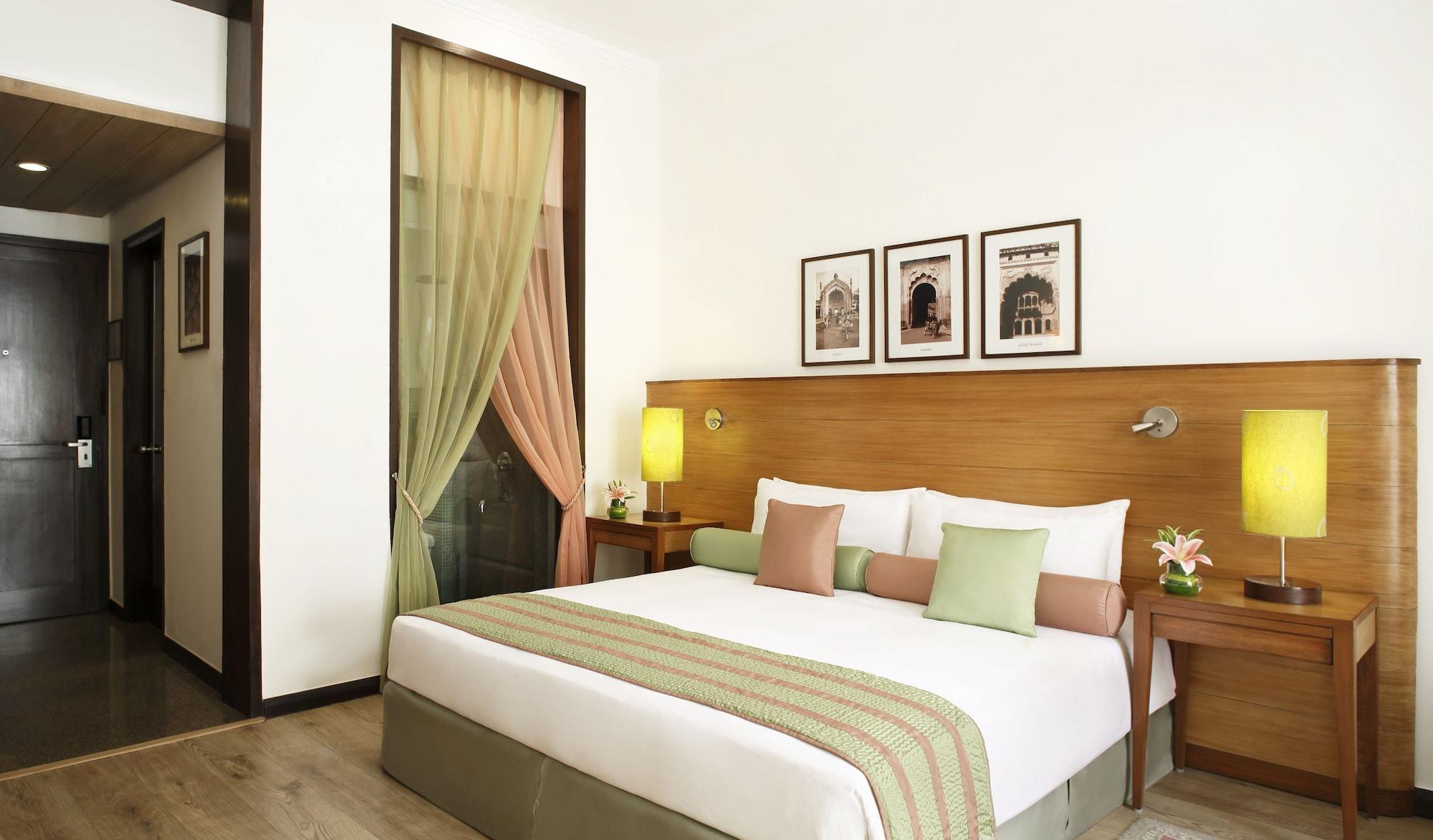 Taj Mahal Lucknow Hotel ภายนอก รูปภาพ