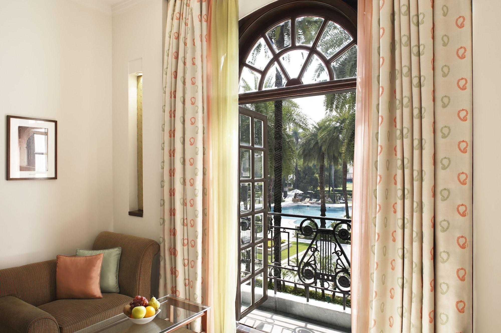 Taj Mahal Lucknow Hotel ภายนอก รูปภาพ