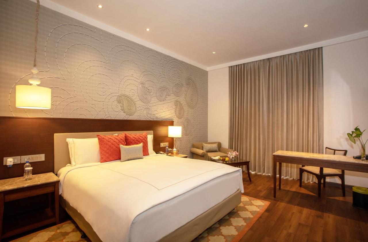 Taj Mahal Lucknow Hotel ภายนอก รูปภาพ