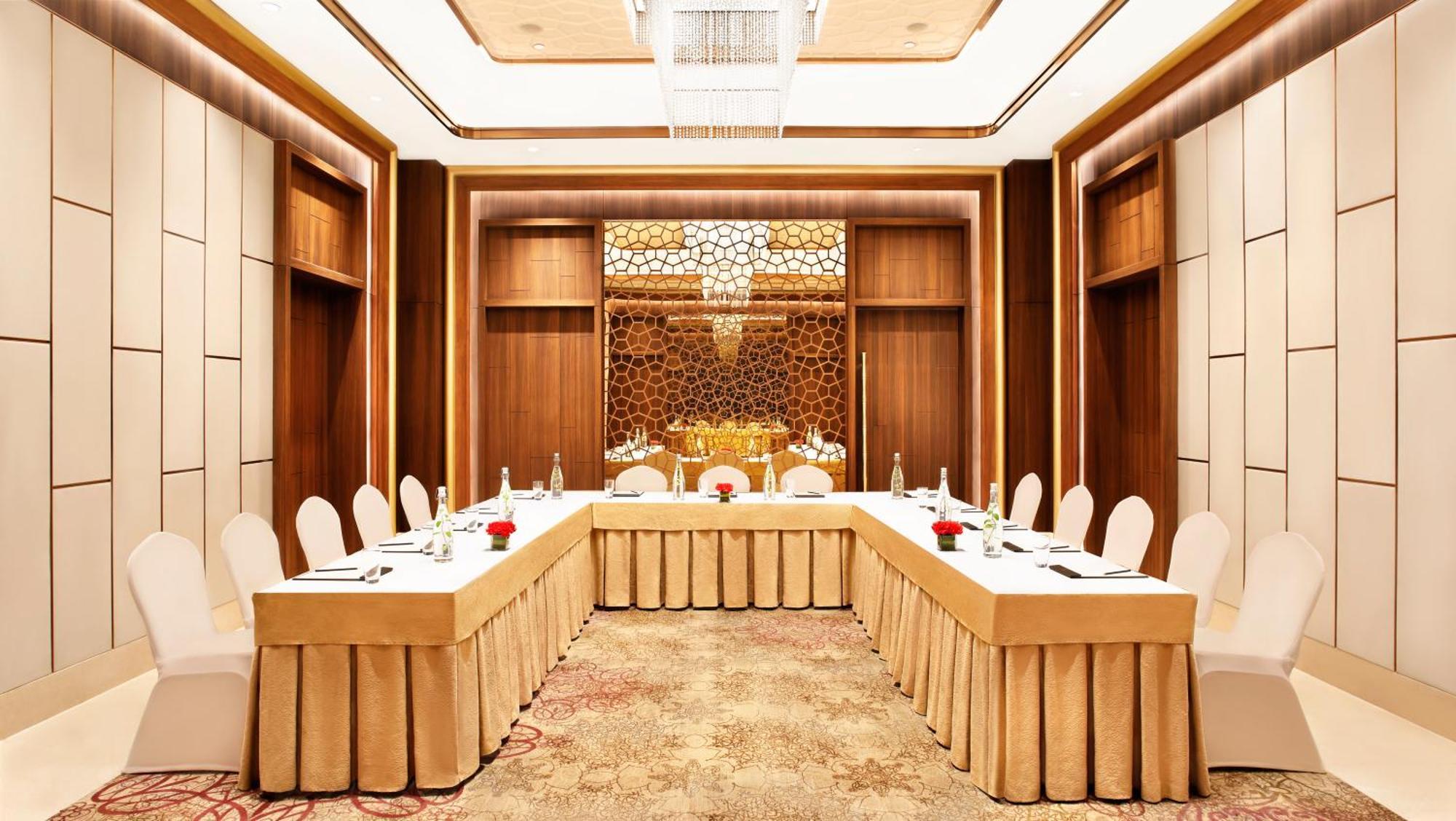 Taj Mahal Lucknow Hotel ภายนอก รูปภาพ