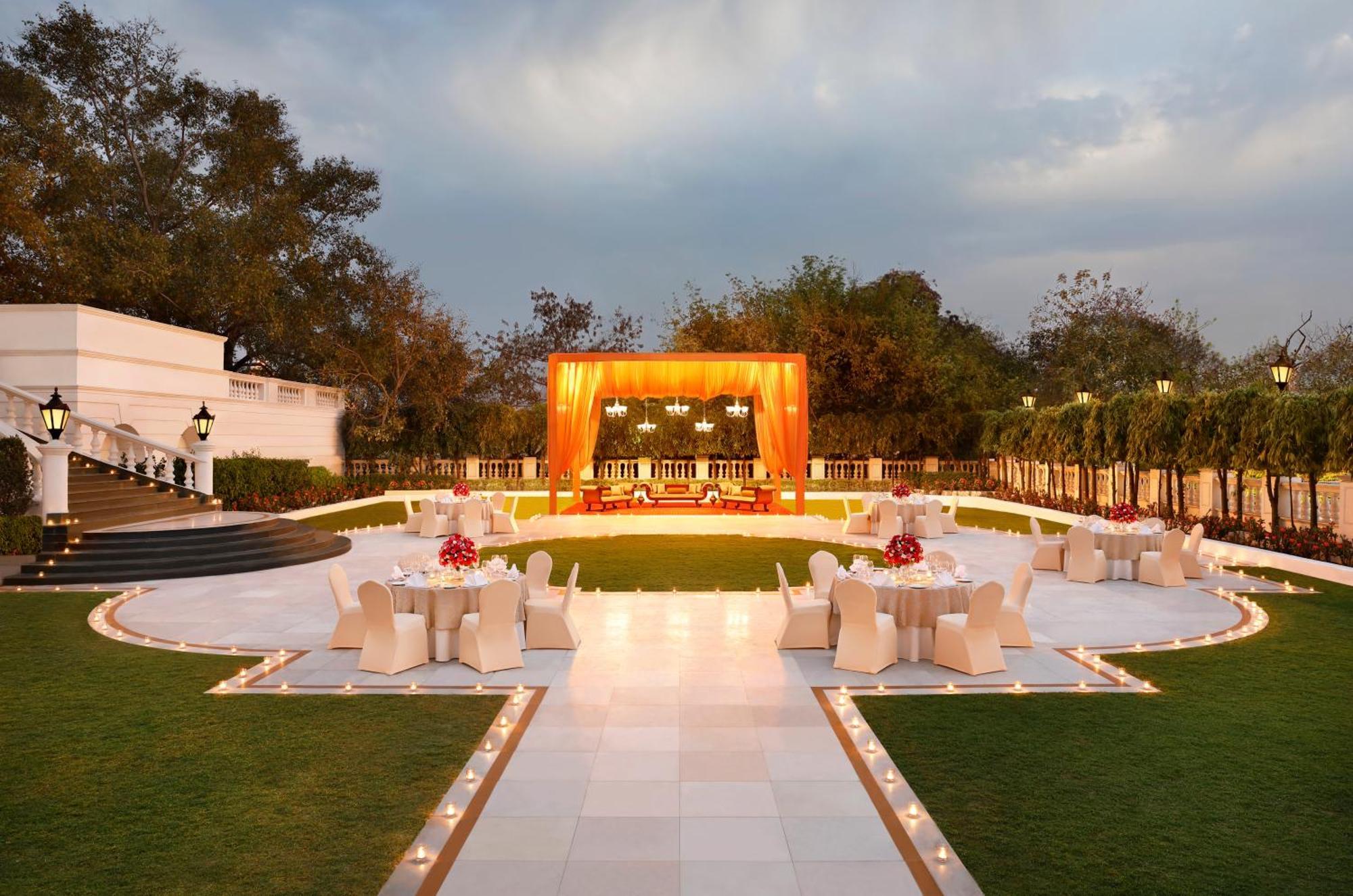 Taj Mahal Lucknow Hotel ภายนอก รูปภาพ