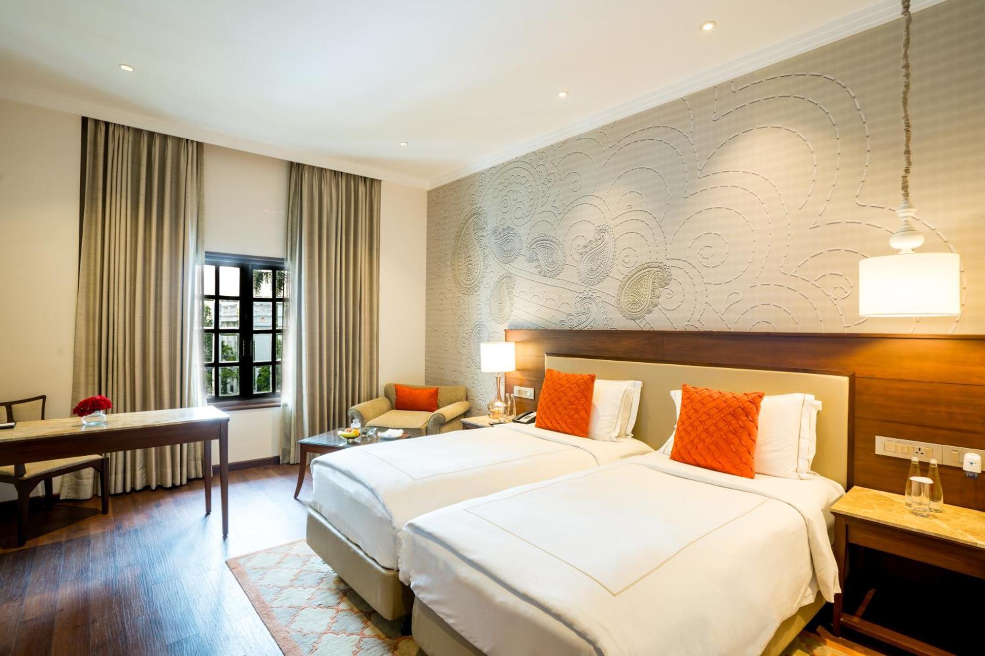 Taj Mahal Lucknow Hotel ภายนอก รูปภาพ