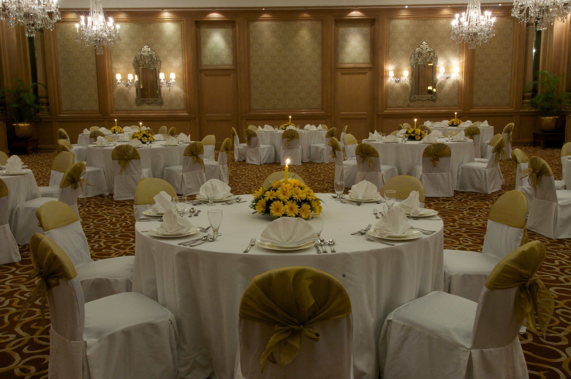 Taj Mahal Lucknow Hotel ภายนอก รูปภาพ