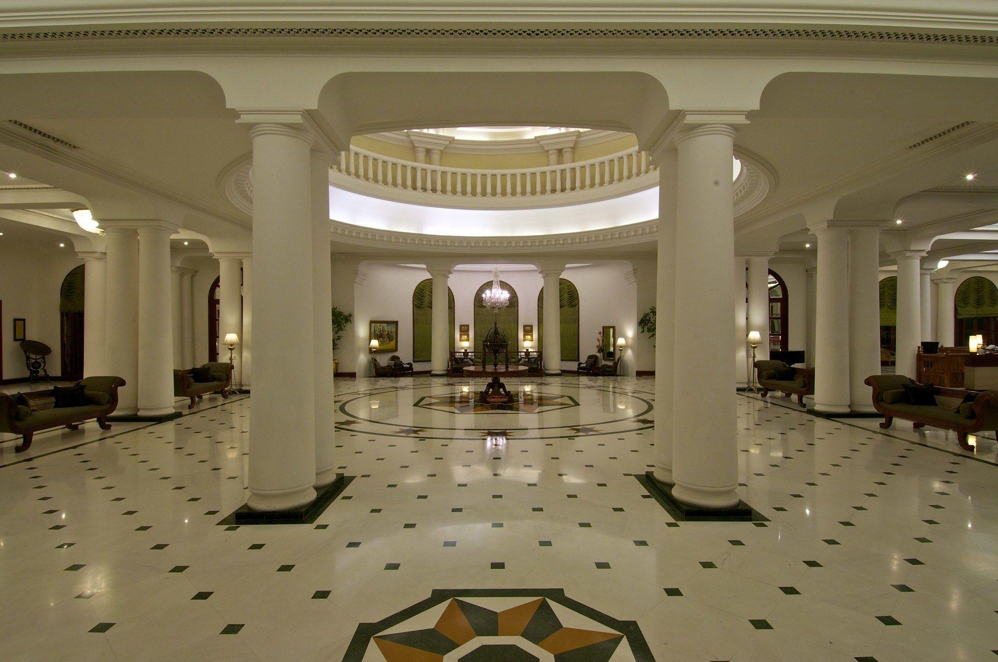 Taj Mahal Lucknow Hotel ภายนอก รูปภาพ