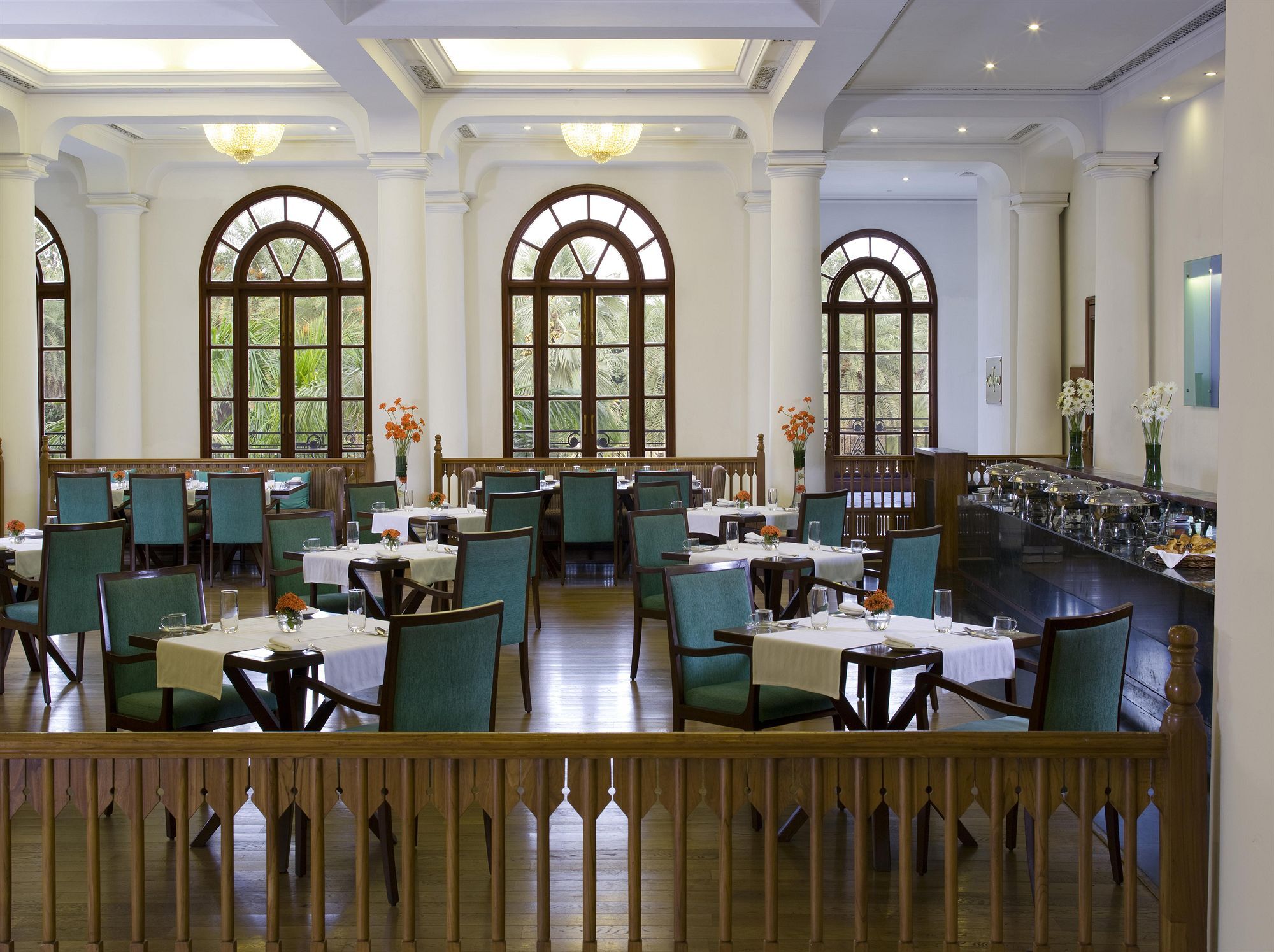 Taj Mahal Lucknow Hotel ภายนอก รูปภาพ