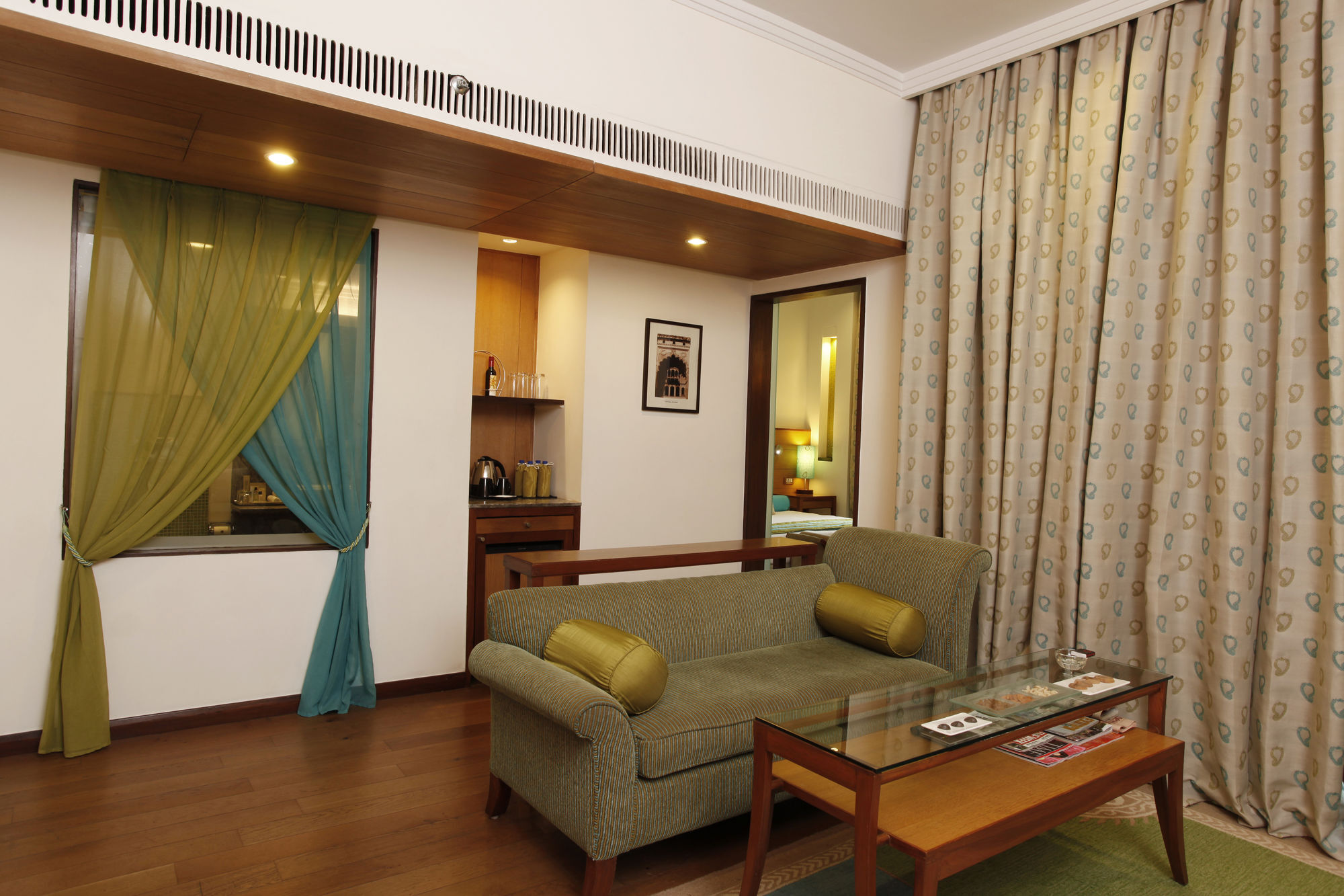 Taj Mahal Lucknow Hotel ภายนอก รูปภาพ