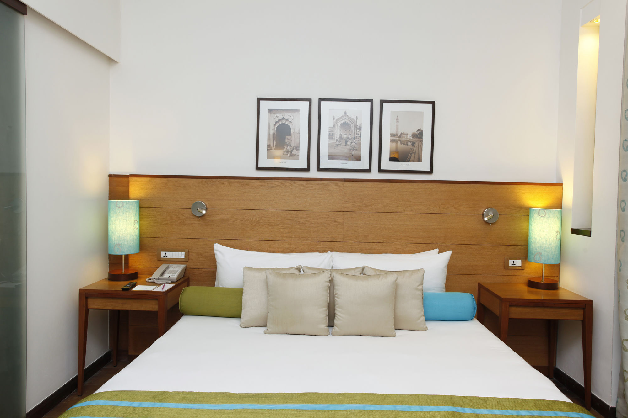 Taj Mahal Lucknow Hotel ภายนอก รูปภาพ