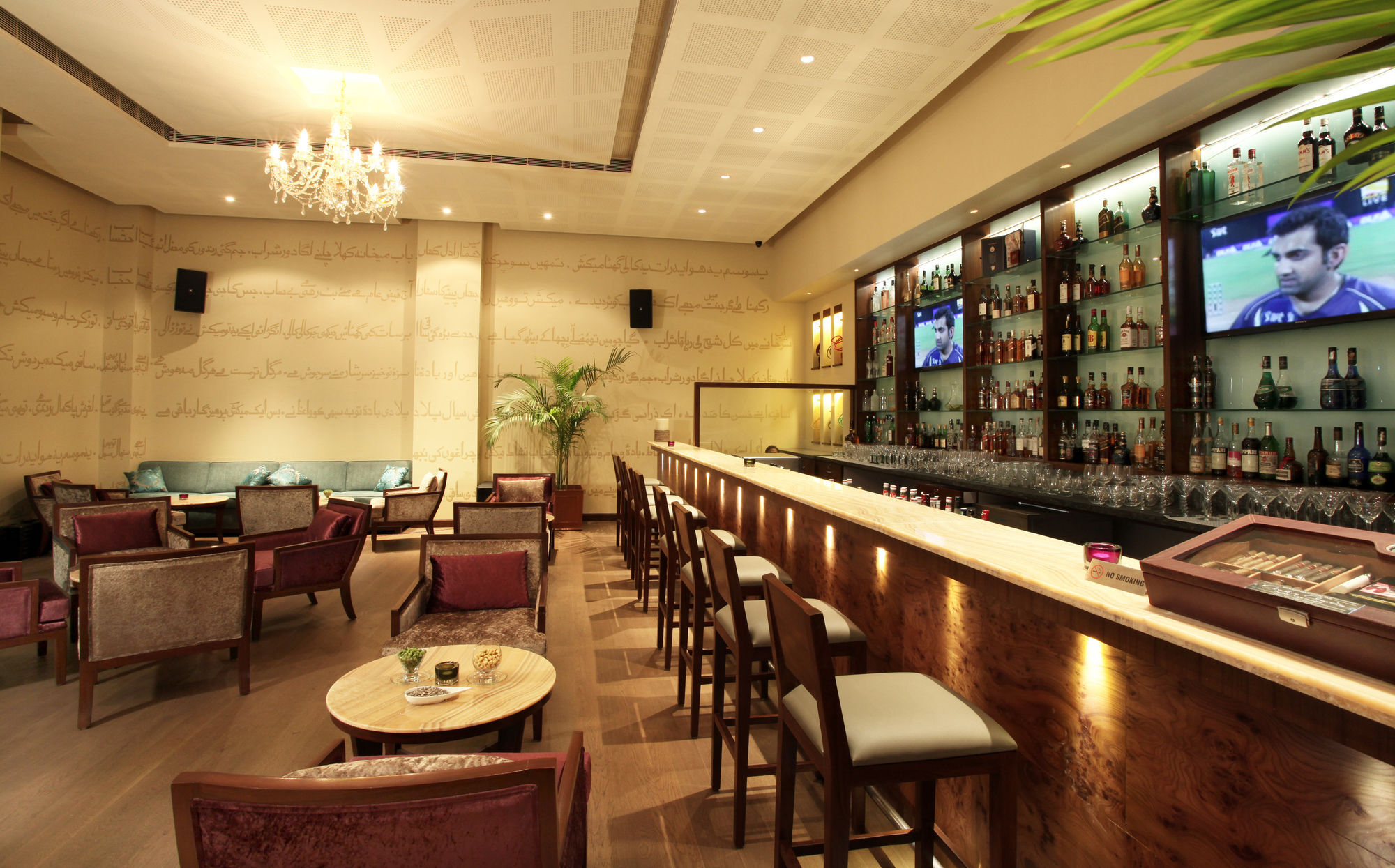 Taj Mahal Lucknow Hotel ภายนอก รูปภาพ