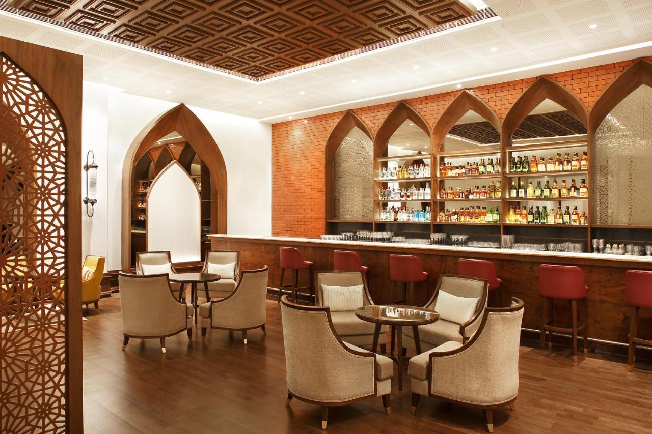 Taj Mahal Lucknow Hotel ภายนอก รูปภาพ